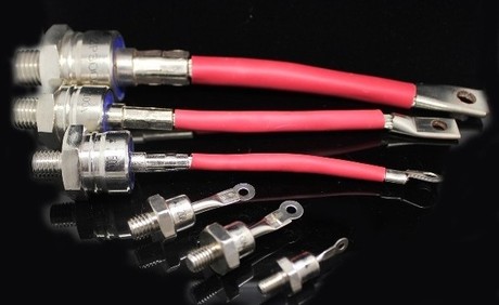 【發(fā)電機(jī)組租賃】發(fā)電機(jī)啟動(dòng)沒電壓是什么原因?