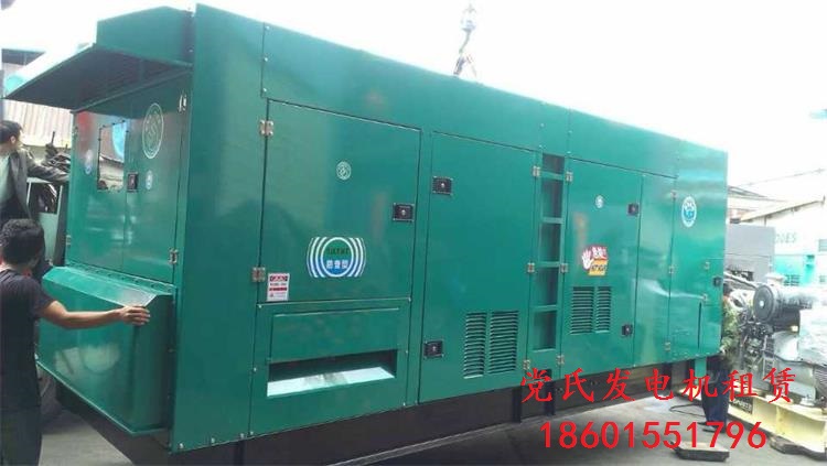 宣城郎溪發(fā)電機(jī)出租租賃工廠租用500kw靜音柴油發(fā)電機(jī)組準(zhǔn)備出發(fā)