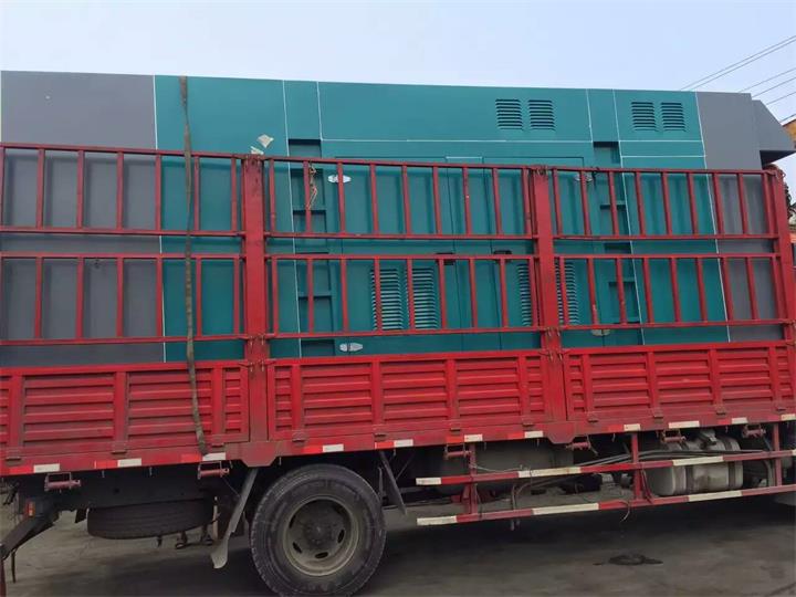 泰州發(fā)電機(jī)出租賃工廠租用進(jìn)口康明斯1000kw大型柴油發(fā)電機(jī)組租賃裝車(chē)發(fā)貨 泰州發(fā)電機(jī)出租賃工廠租用進(jìn)口康明斯1000kw大型柴油發(fā)電機(jī)組租賃裝車(chē)發(fā)貨